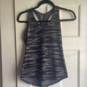 Old Navy Gray and Black Fitted Graphic Tank Top